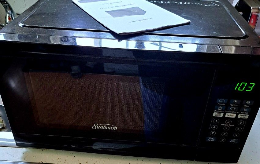 Sunbeam 0.7 Cu. Ft. Countertop Microwave