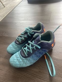 UNDER ARMOR Youth Cleats Size 4.5