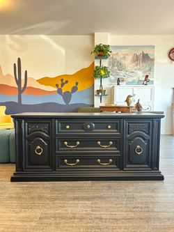 Black Buffet / Sideboard / Credenza / Entertainment Center / TV Stand / Vintage!