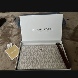Michael Kors Large Clutch 