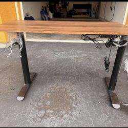 Adjustable Sit /Stand Desk