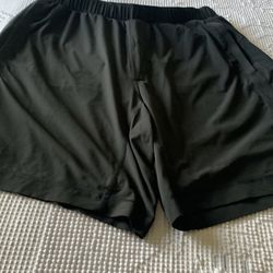 Black xl lululemon man’s shorts