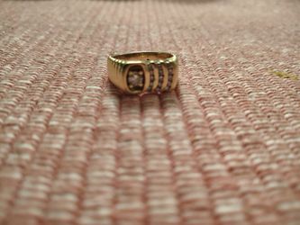 Men's ROLEX https://offerup.com/redirect/?o=MThDdC5Hb2xk Ring With 21 sml Diamonds &1 Center Diamond