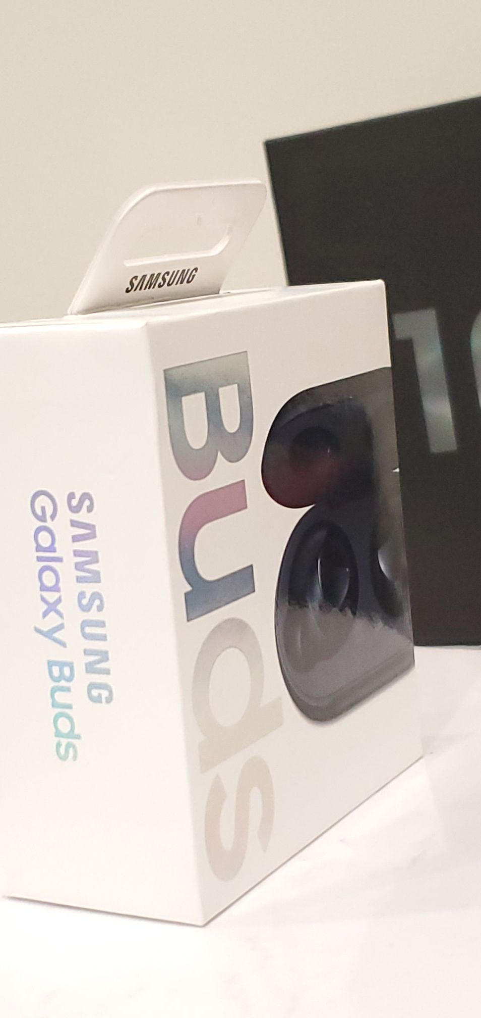 Samsung galaxy Earbuds (intact box)