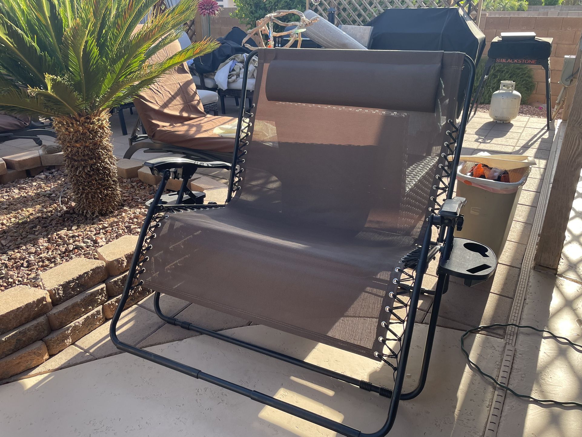 Two Person Gravity Chair Brand New Has Cupholder And Phone Holder and head pad