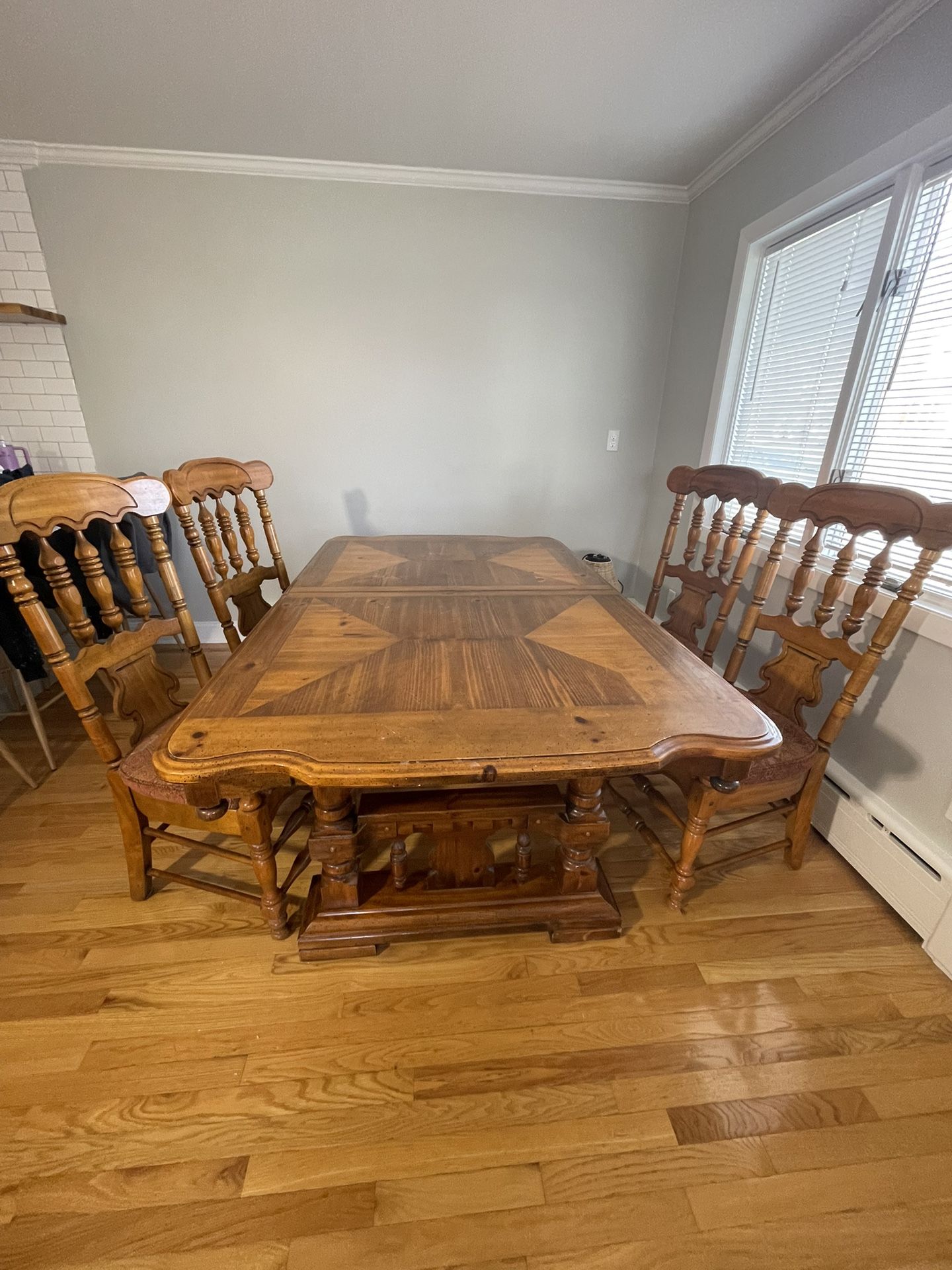 Dining Table W/ 4 Chairs