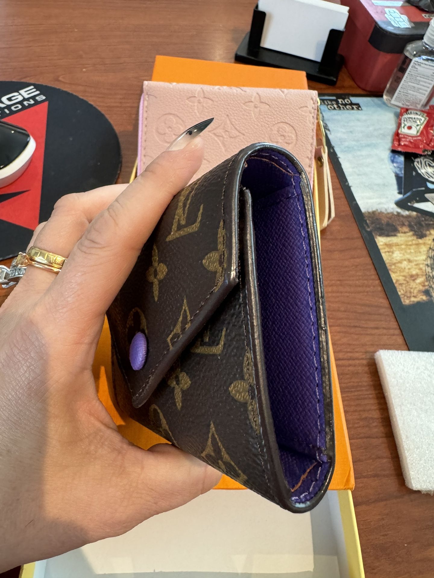 Small Wallet Located Federal Way