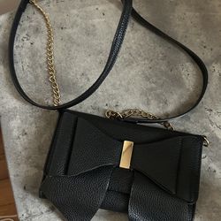 WOMENS PURSE :ASKING FOR $6