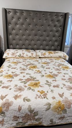 Ashley Coralayne Queen Bedroom Set