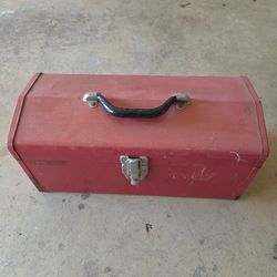 Benchtop vintage red metal toolbox, 16"×7"×7". Comes with removable plastic tool tray. Latch and handle work good. Solid metal, no holes.