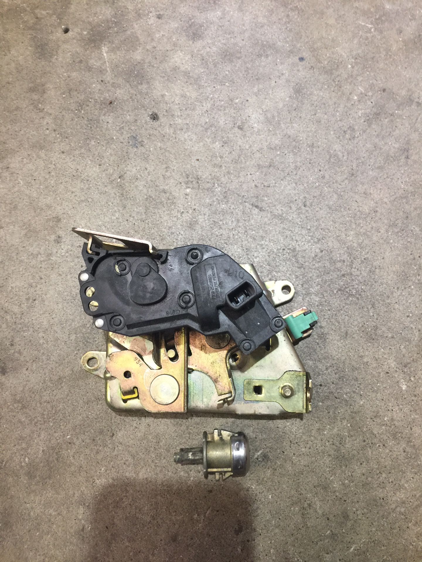 Ford Excursion rear hatch lock mechanism for Sale in Los Alamitos, CA ...