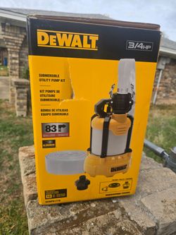 DeWalt 3/4 HP Submersible Utility Pump Kit