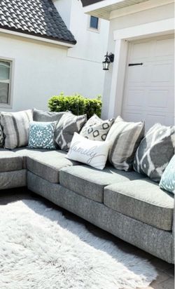 Rooms to Go sectional Sofa