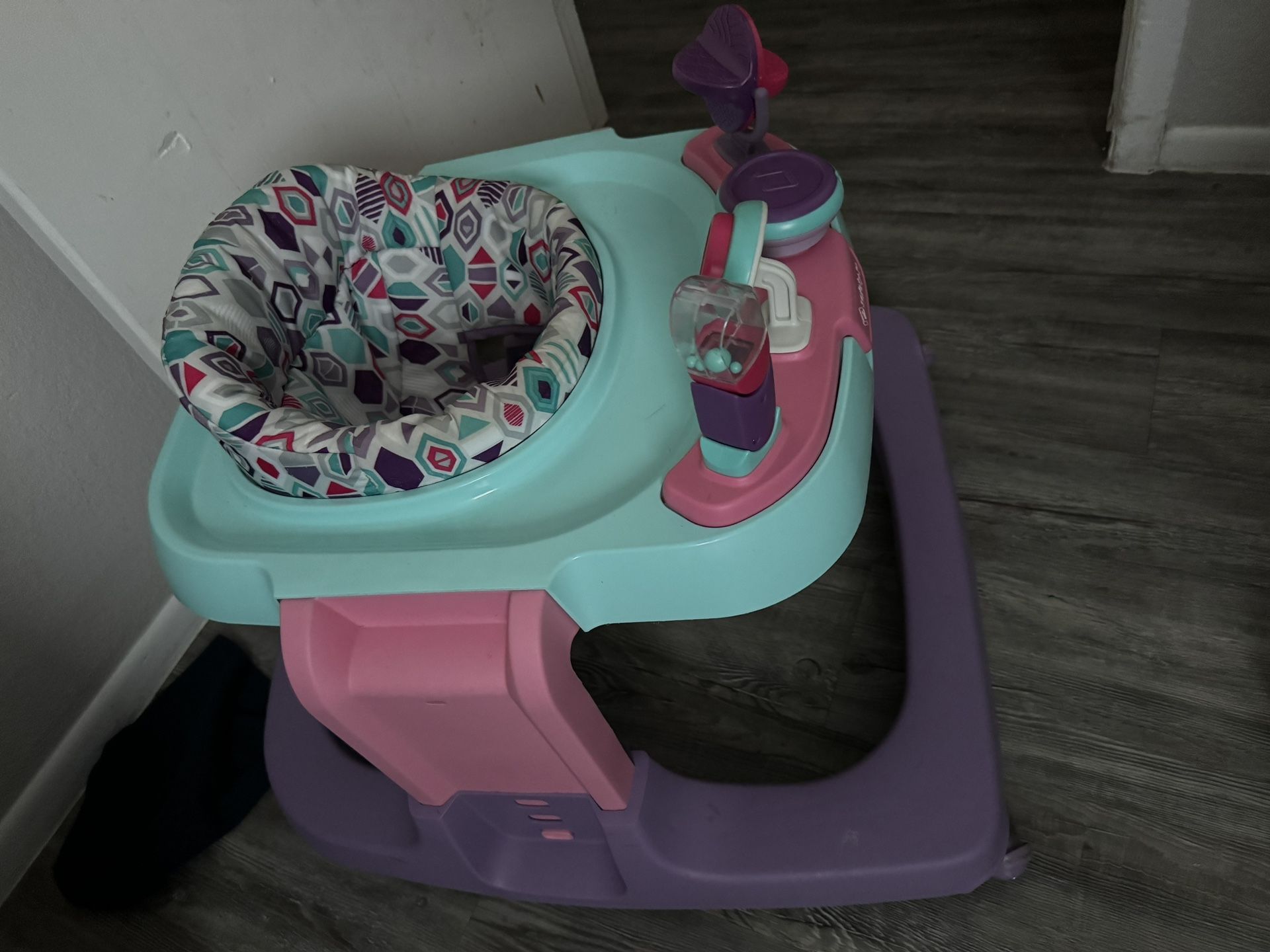 I'm selling everything together for $150. They're in good condition, the crib is almost new.