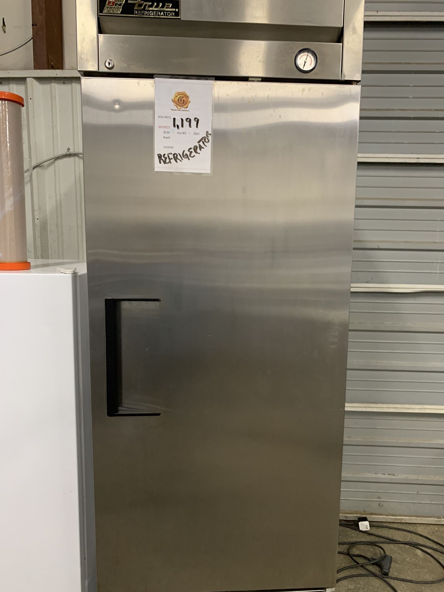 REFRIGERATOR COMMERCIAL