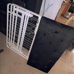 Twin frame w/mattress 