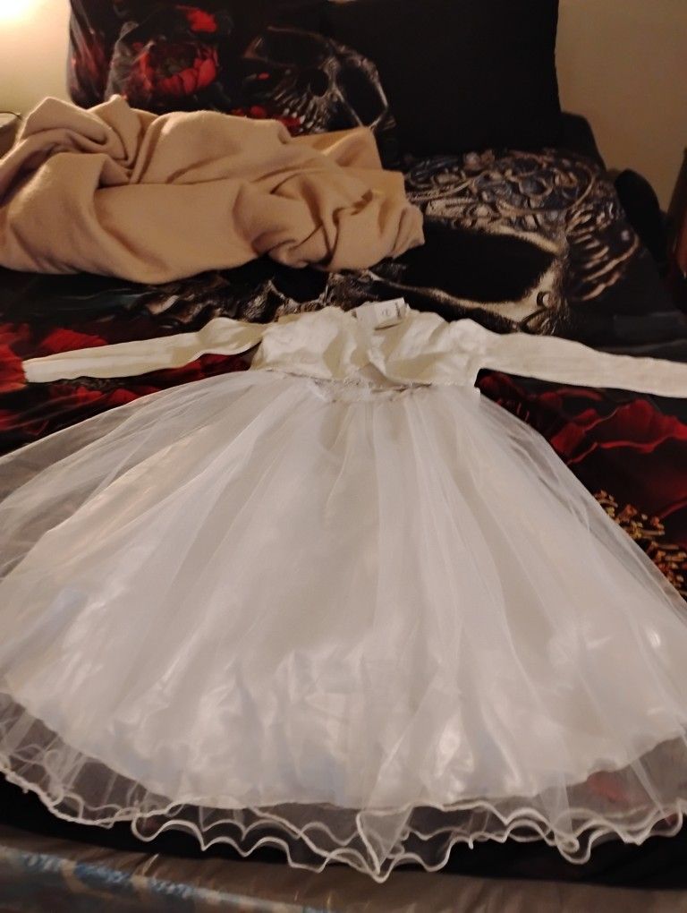 Flower Girl dress White With Swal Size 2 Never Wore