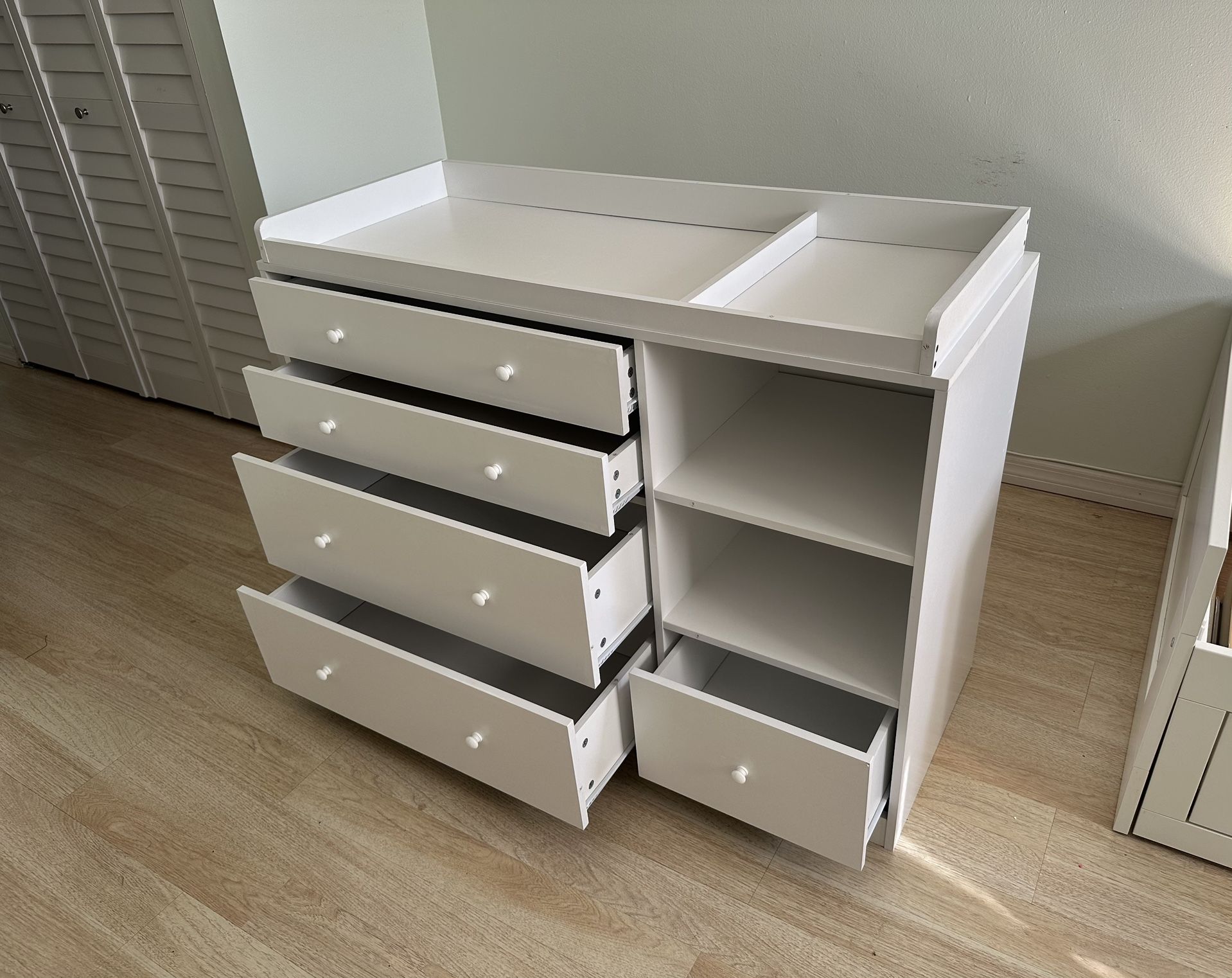 5-Drawers White Wood Dresser Nursery Cabinet with Shelf