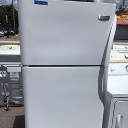 Frigidare Top And Bottom Refrigerator 