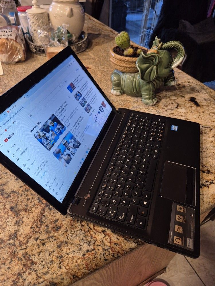 Lenovo 16.9" Windscreen Hd GLOSSY FULL KEYBOARD 500 Storage 8 Ram Super Fast