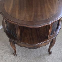 Corner/End Table- Decorative Round Table