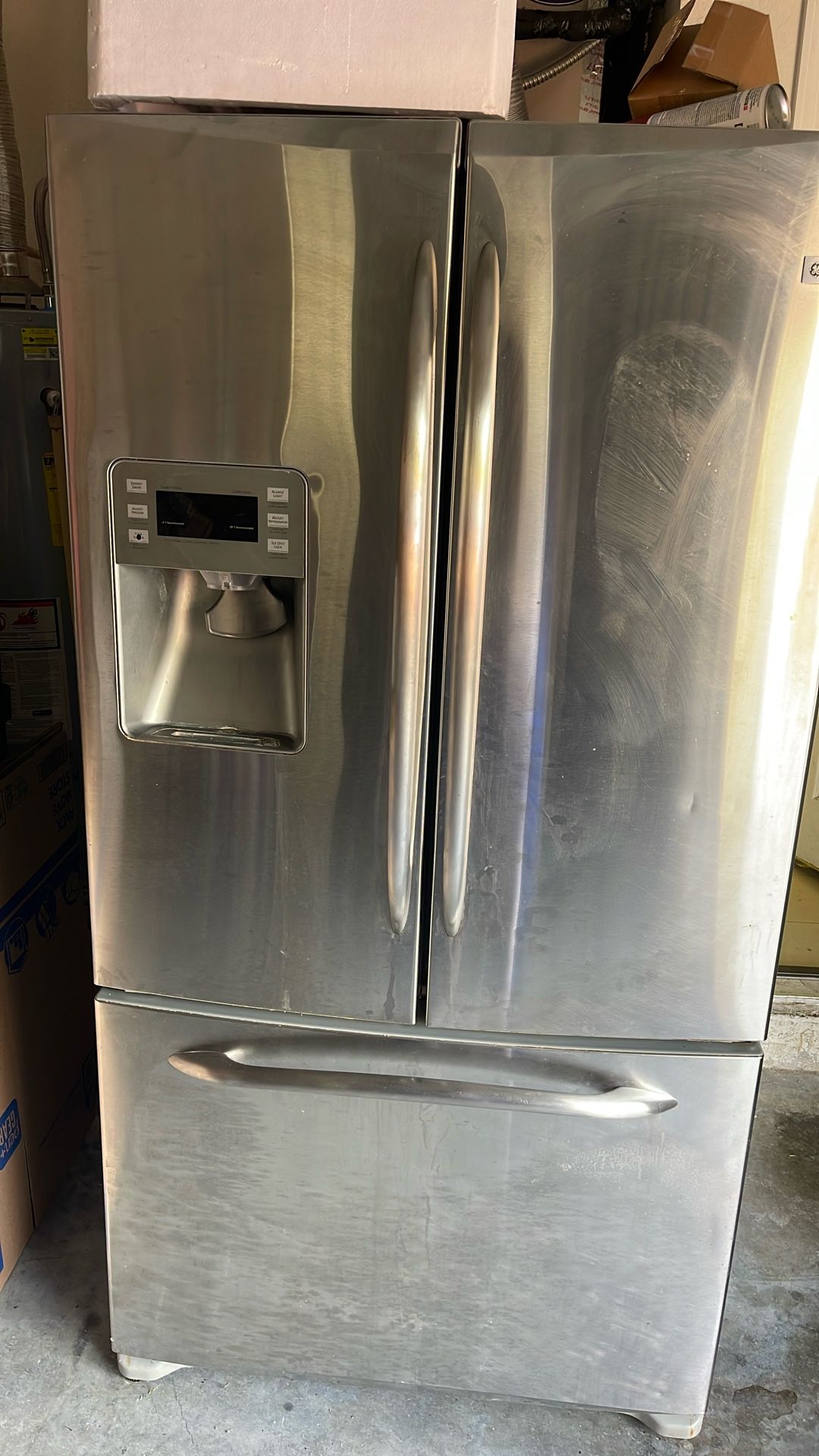 Refrigerator GE Free—refrigerator Works and Bottom Does Not 