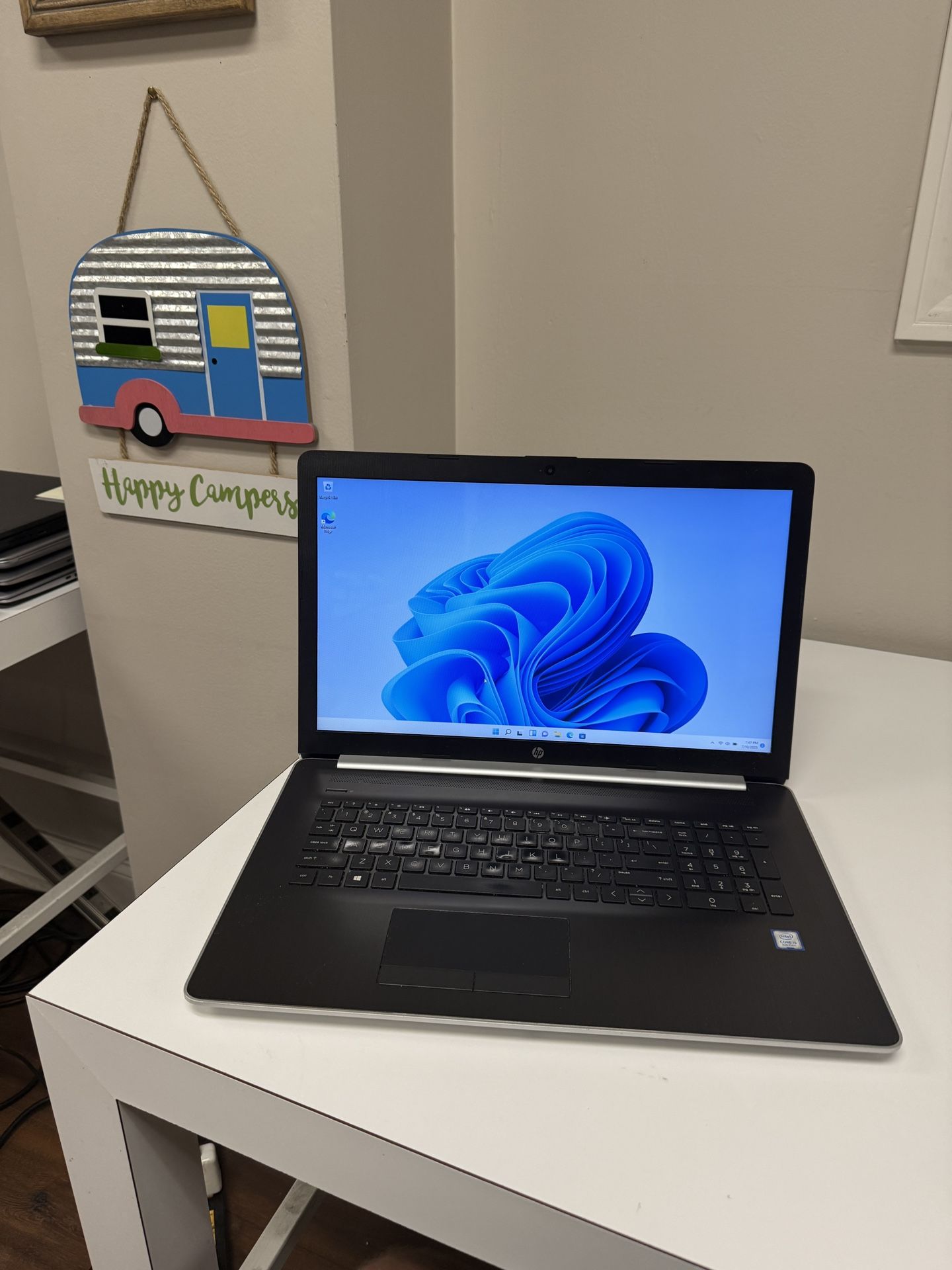 HP 17” Laptop 1.8ghz Core i5-8250U 8gb RAM 1TB HDD Windows 11 Home