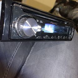 Radio Para Carro/ Radio For Car  Pick Up Only