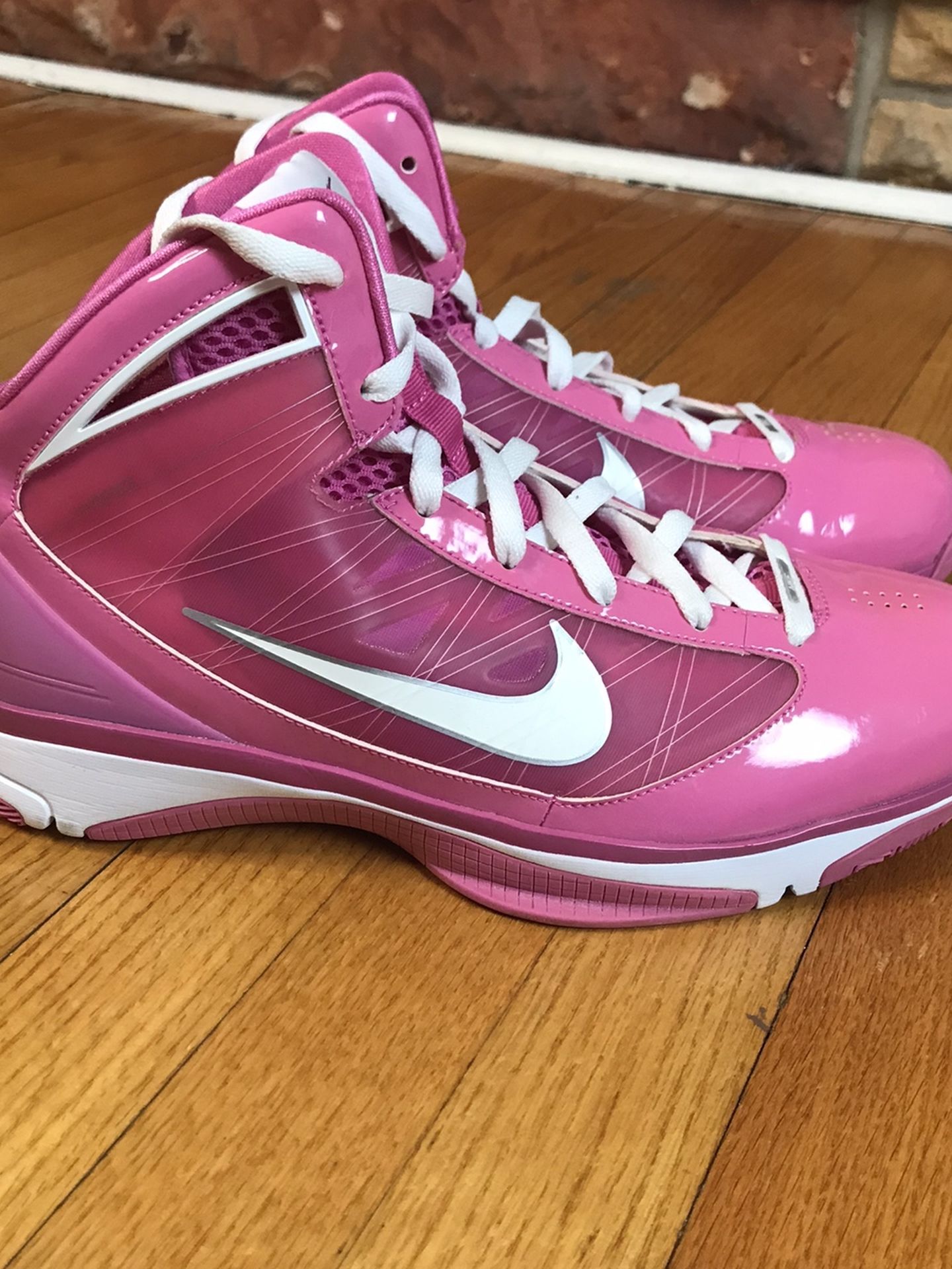 Nike Hyperize Breast Cancer Awareness Edition Pink White Womens Size 11 367193 -611 Gently uses