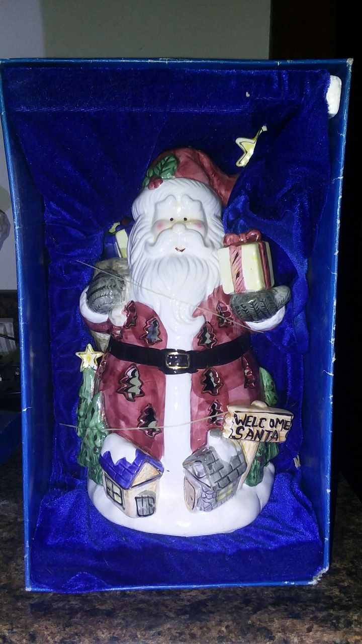 Classic Santa Claus candle/tea light holder.