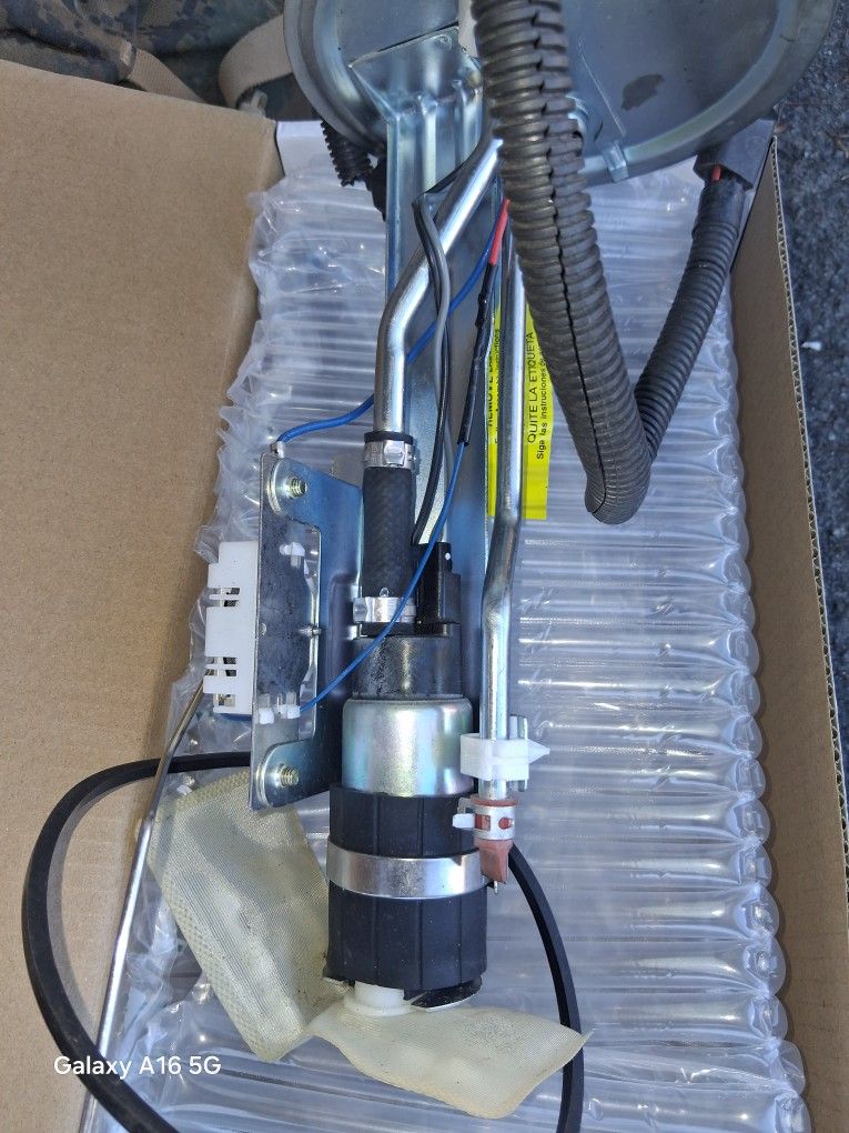 2000,-2003. Fuel Pump