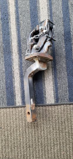 Pintle hook receiver