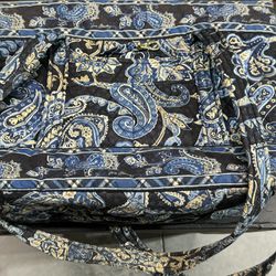 Vera Bradley Shoulder Tote Bag in Retired Windsor Navy Pattern. Approximately 11” x 15” x 4”. Zipper closure, Has removable cardboard base. Pretty nav