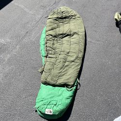 vintage U.S. Military Extreme Cold Weather sleeping bag