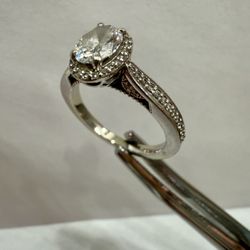 GIA-Certified 1.0ctw Oval Diamond Halo Engagement Ring – 14k White Gold