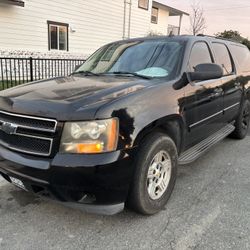 07 Chevy Suburban 5.3 190k Miles Runs And Drives , Clean Title !!