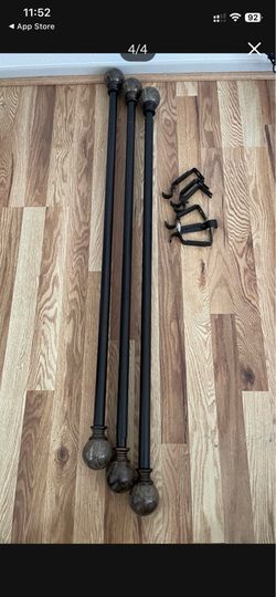 3 Curtain rods with holders