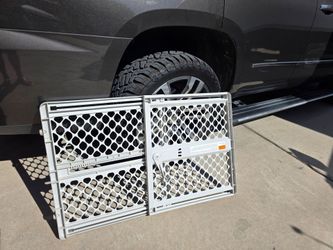 Safety kid or pet gate
