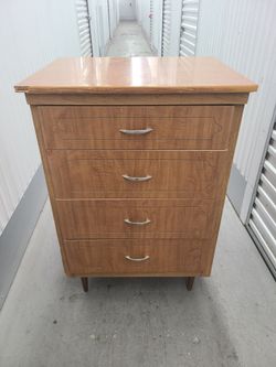 4 Drawer Standing Dresser