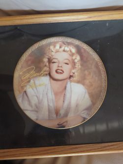1998 Bradford Exchange Marilyn Monroe "Tempting in Terrycloth" Plate