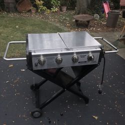 Collapsible Brickman four burner grill