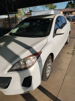 White 2013 mazda 3