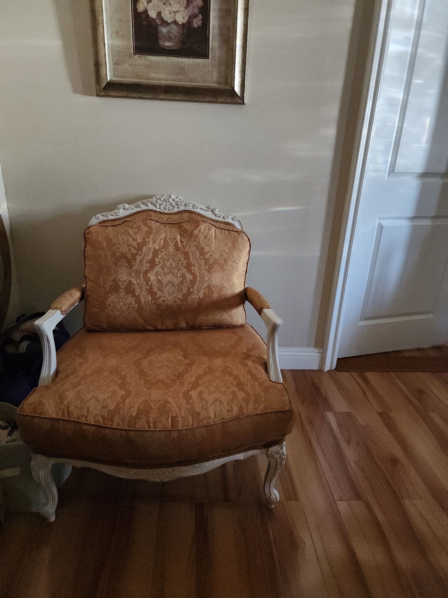 Elegant Vintage Accent Chair