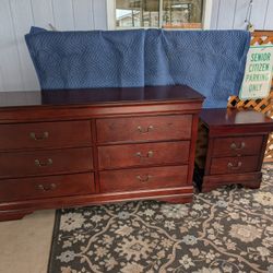 Dresser & 1 Nightstand 