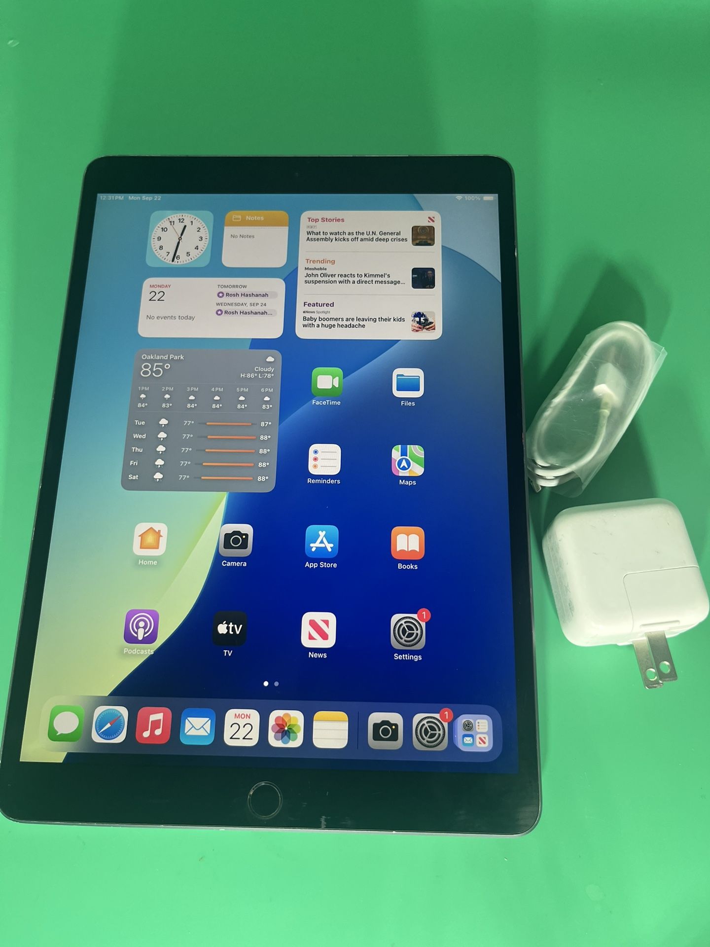 Apple iPad Air 3rd Gen 256GB WiFi+Cellular Unlocked 10.5” -Space Gray