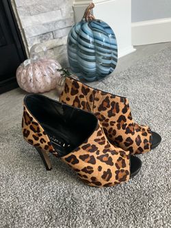 BCBG Natural Leopard Print High Heel Shoes Size 7.5