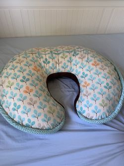 Boppy pillow (great condition)