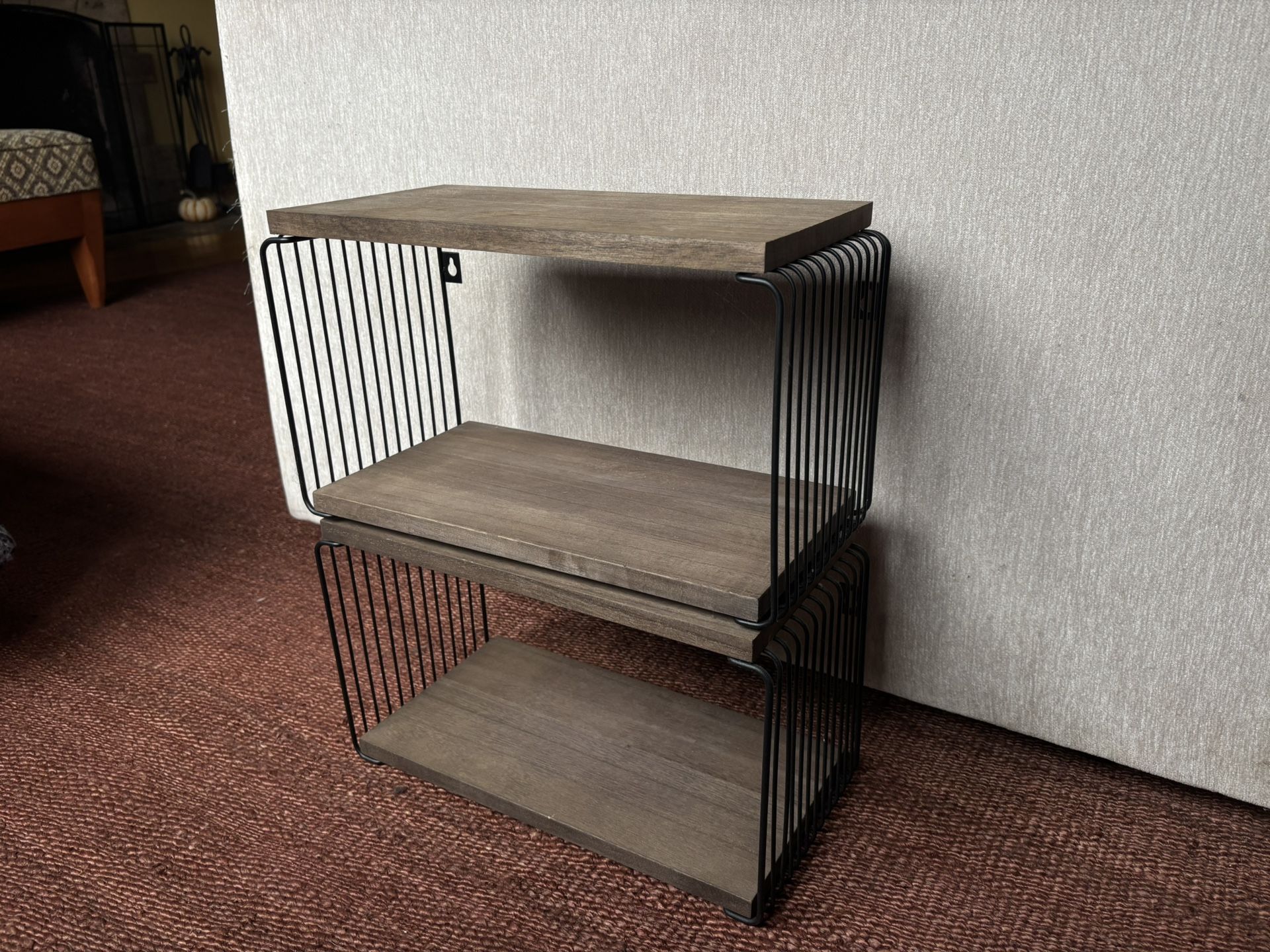 small floating wall shelves - great for bathrooms or small spaces