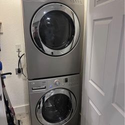 Washer /Dryer Stackable LG Tromm