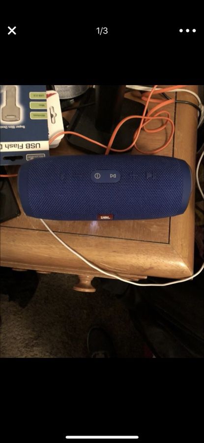 JBL blue speaker charge 3